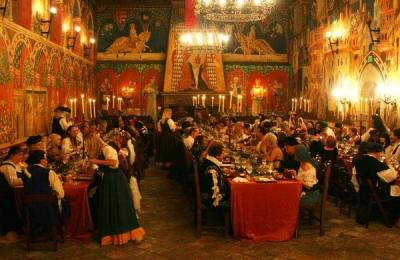 Ceremonial meal for many people (4) - wordplays.com