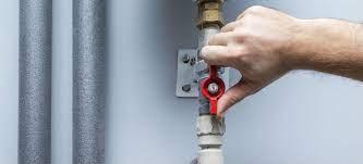 A valve used to control the flow of a fluid in a pipe - wordplays.com