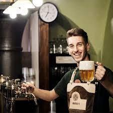 Employee in pub originally included in sample - wordplays.com